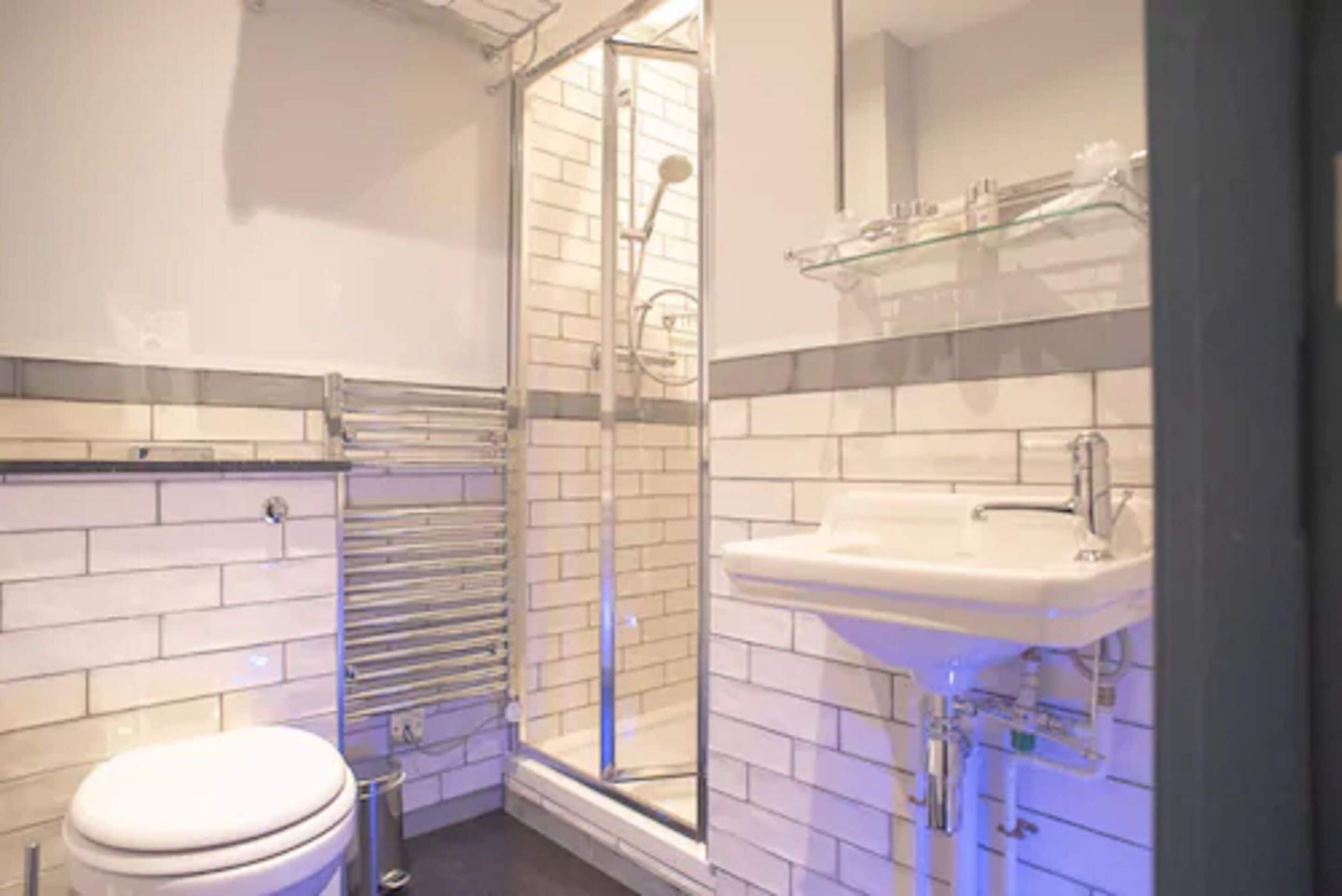 small double room | bathroom | shower, free toiletries, hair dryer, towels