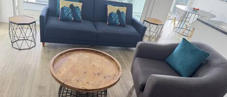 Luksushuoneisto, 2 makuuhuonetta, merinäköala (near beach and city center) | 2 makuuhuonetta, egyptinpuuvillaiset lakanat, ylelliset vuodevaatteet