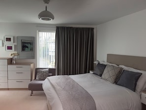Luxury Apartment, 2 Bedrooms, Sea View (near beach and city center) | 2 bedrooms, Egyptian cotton sheets, premium bedding - Seaview West Coast (Bournemouth)