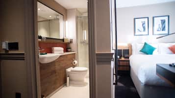 Classic Double Room, 1 King Bed | Bathroom | Shower, free toiletries, hair dryer, bathrobes