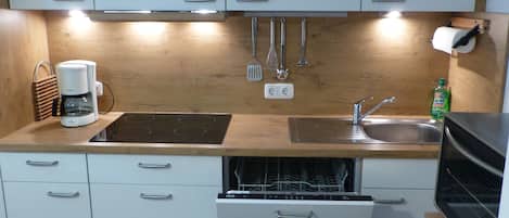 Family Condo, Multiple Beds, Non Smoking | Private kitchen