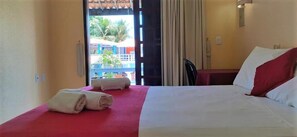 Frigobar, cofres nos quartos, cortinas blackout