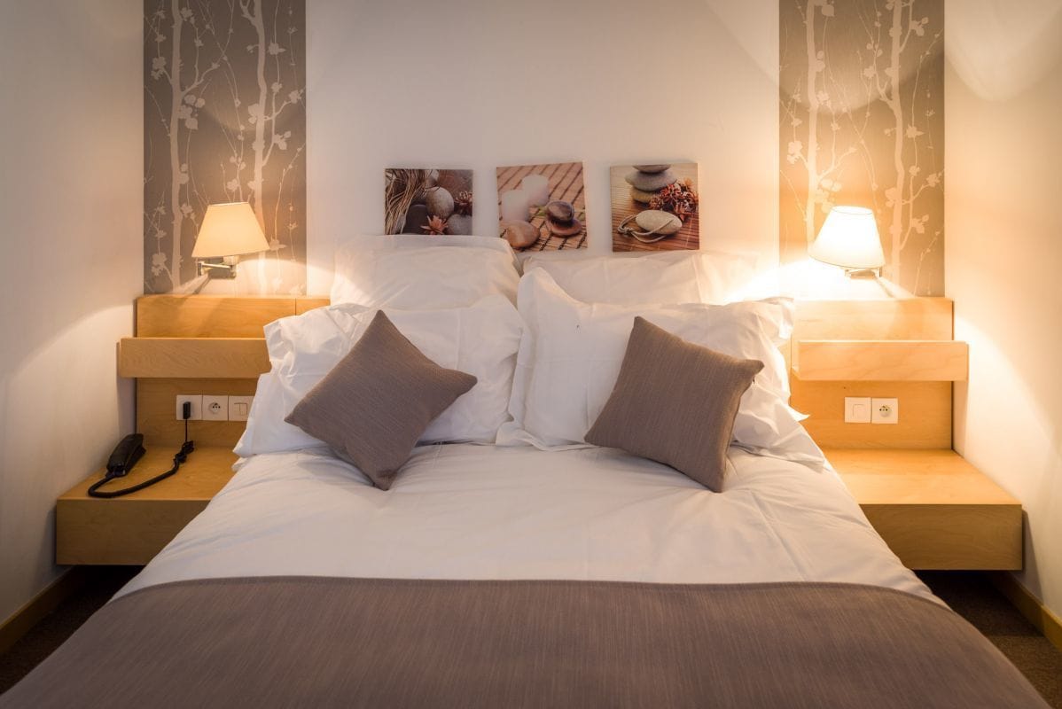 ダブルルーム (Confort Duo ) | デスク、遮光カーテン、アイロン / アイロン台、WiFi (無料)