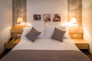 Double Room (Confort Duo ) | Desk, blackout curtains, iron/ironing board, free WiFi - Domaine de Presle Saumur, The Originals Relais (Distre)