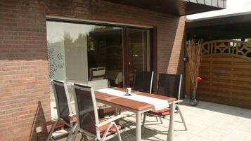 Apartment, 3 Bedrooms | 3 bedrooms, desk, free WiFi