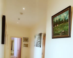 4 habitaciones, tabla de planchar con plancha y wifi gratis