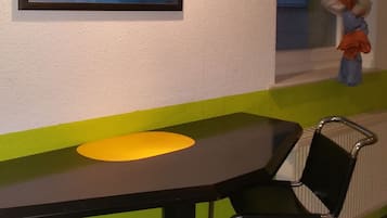 Familie appartement (incl. cleaning fee) | Dineren in de kamer