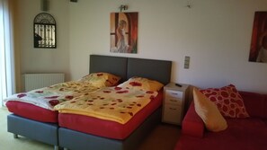 Family Apartment (incl. cleaning fee) | Bed sheets - Appartments Casa del Sol (Braunschweig)