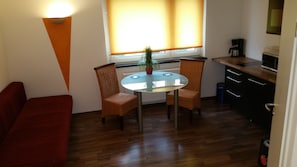 Apartment (incl. cleaning fee) | Living area | Flat-screen TV - Appartments Casa del Sol (Braunschweig)