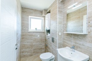 Double Room, Balcony, Sea View (1) | Bathroom | Shower, free toiletries, towels - Guest House Nikolina (Dubrovnik)