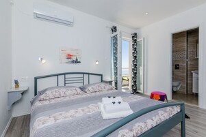 Quarto casal, sacada, vista para o mar (1) | Wi-Fi de cortesia, roupa de cama