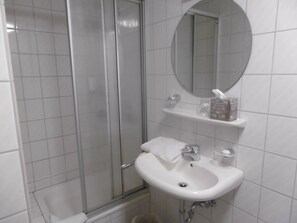 Bathroom - Gasthaus Metzgerei Zur Linde (Kenzingen)
