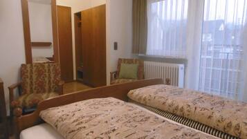 Doppelzimmer | Schreibtisch, kostenlose Babybetten, kostenloses WLAN