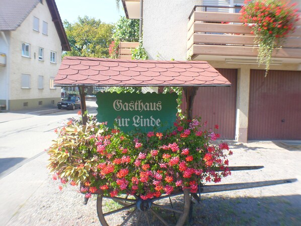 Exterior detail - Gasthaus Metzgerei Zur Linde (Kenzingen)