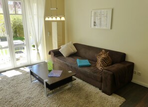 아파트, 침실 2개 | 거실 | 평면 TV