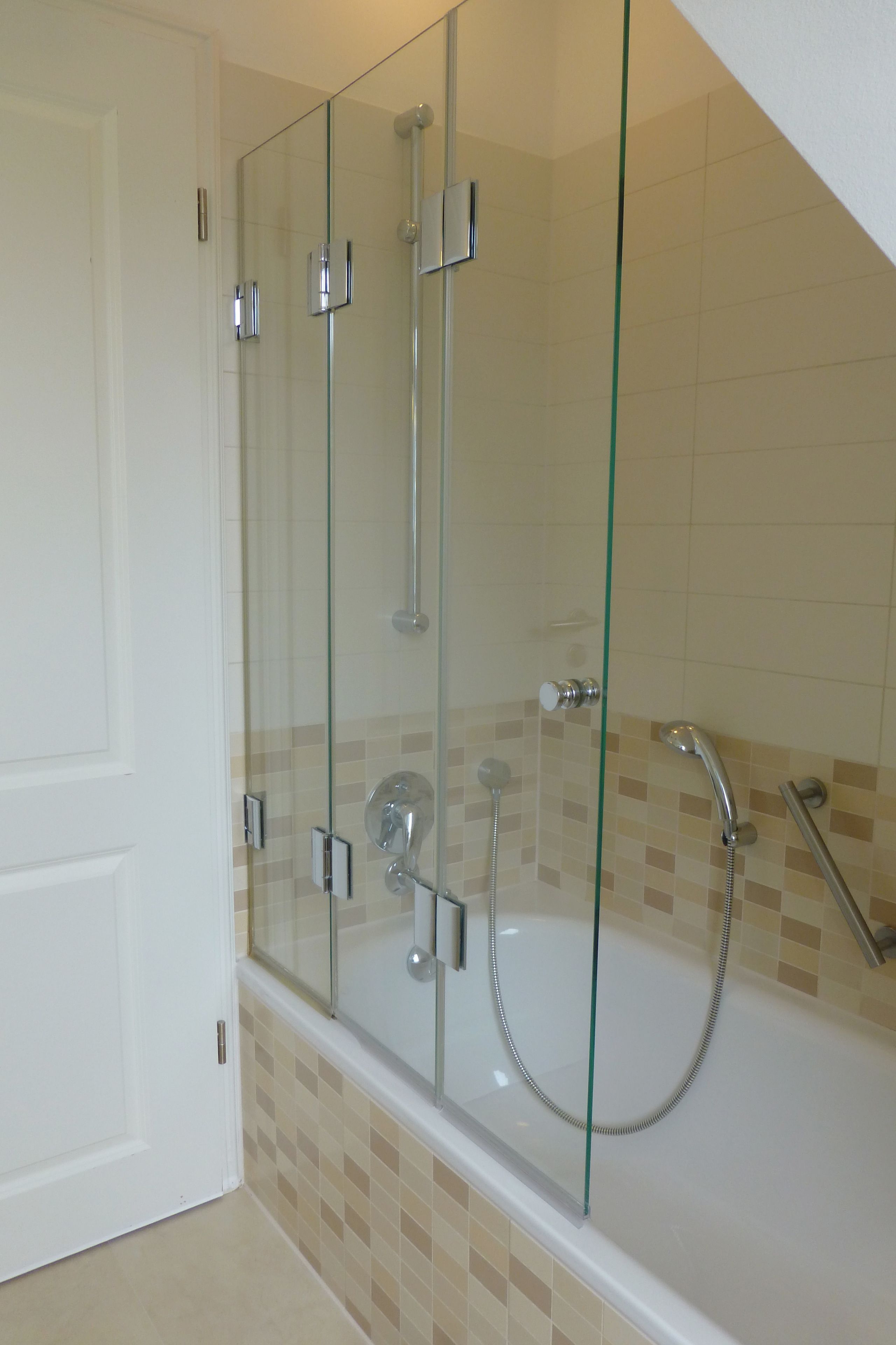 Apartment, 2 Bedrooms | Bathroom | Combined shower/bathtub, hair dryer