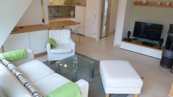 Apartemen, 2 kamar tidur | Area keluarga | TV layar datar dan perapian