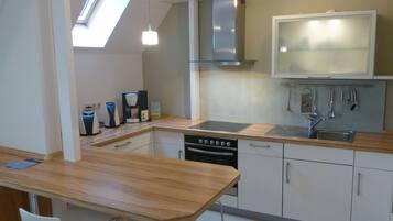 Apartment, 2 Bedrooms | Private kitchen | Fridge, microwave, oven, stovetop