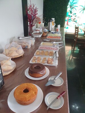 Frukost att ta med varje dag mot avgift