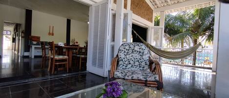 Een 21-inch televisie met digitale zenders