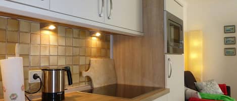 Apartment, 2 Bedrooms | Dapur peribadi | Ketuhar gelombang mikro, dapur, mesin basuh pinggan mangkuk