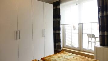 Apartment, 2 Bedrooms | 2 bedrooms, individually decorated, desk, free WiFi