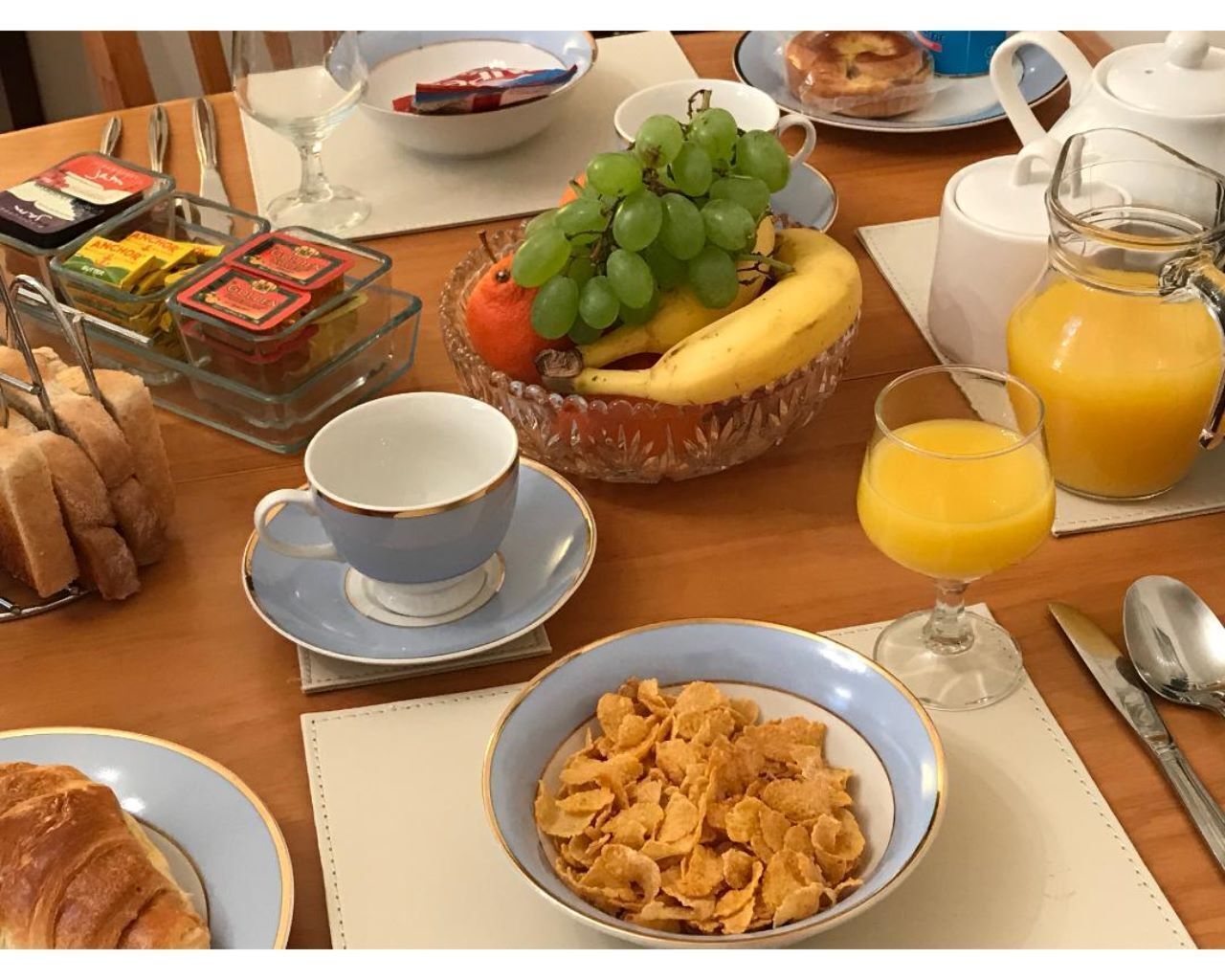Comfort Double Room, Private Bathroom, Garden View | Food and drink