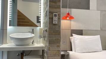 Camera Standard con 2 letti singoli | Minibar, ferro/asse da stiro, Wi-Fi gratuito, lenzuola