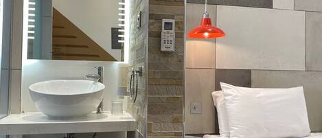 Standard Twin Room | Minibar, iron/ironing board, free WiFi, bed sheets