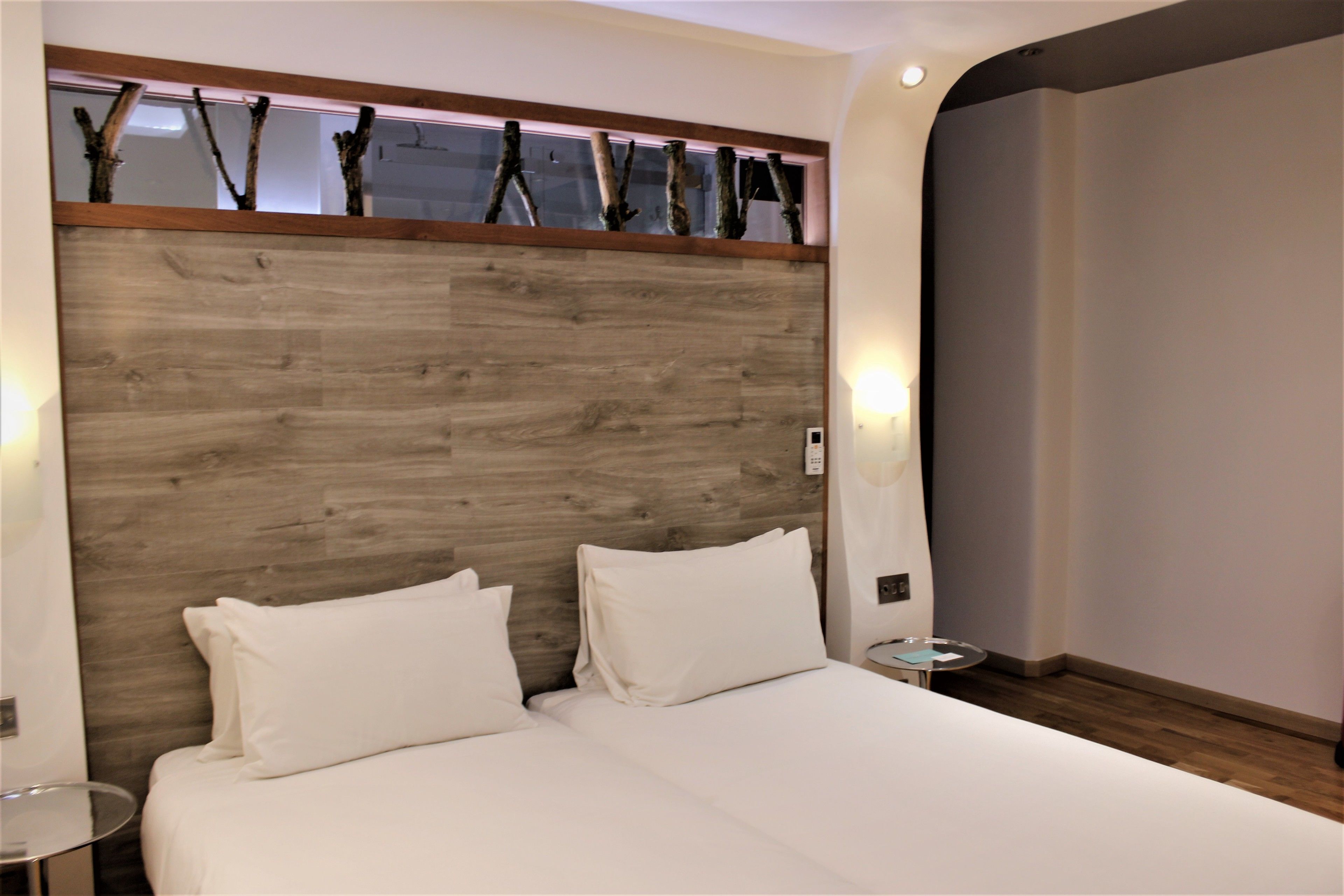 คอมฟอร์ทสตูดิโอ, เตียงเดี่ยว 2 เตียง | มินิบาร์, เตารีด/โต๊ะรีดผ้า, Wi-Fi ฟรี, ผ้าปูที่นอน