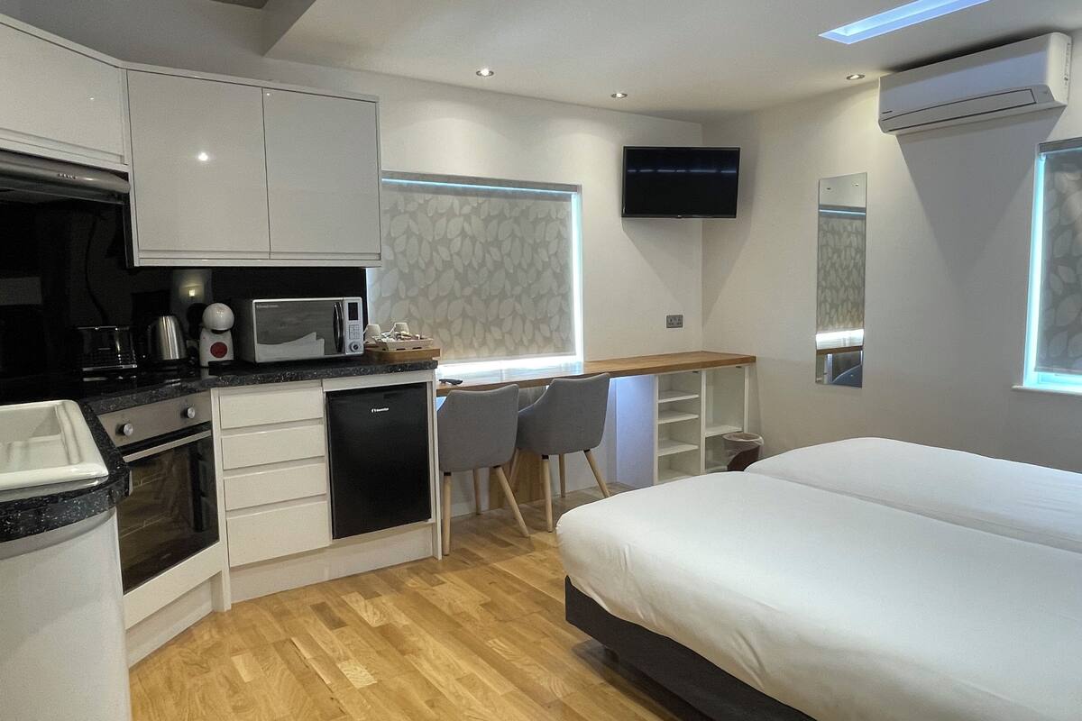 comfort studio, 2 single beds | 1 bedroom, minibar, iron/ironing board, free wifi