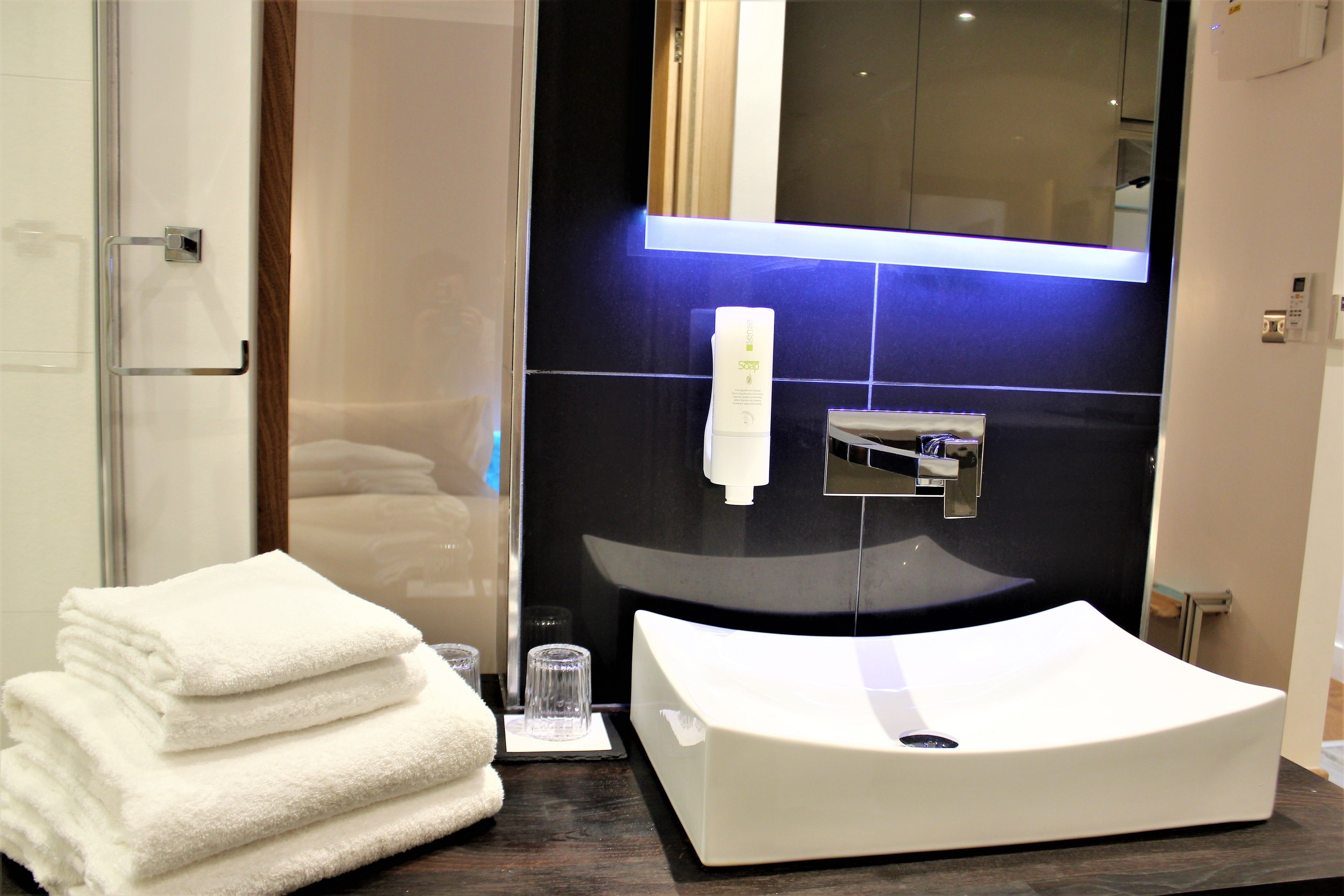 comfort studio, 2 single beds | 1 bedroom, minibar, iron/ironing board, free wifi