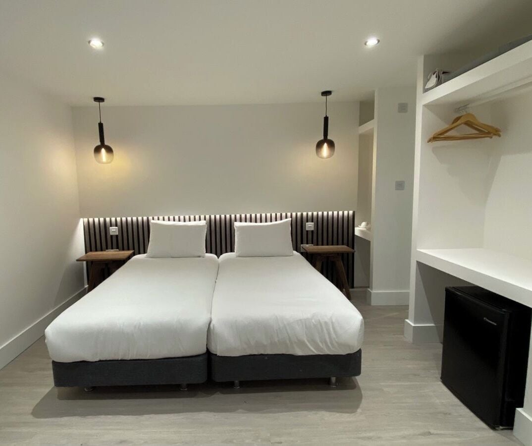 Deluxe Room | Minibar, iron/ironing board, free WiFi, bed sheets