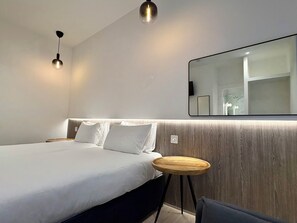 Deluxe Room | Minibar, iron/ironing board, free WiFi, bed sheets - RIOSHOUSE Henley (Henley-on-Thames)