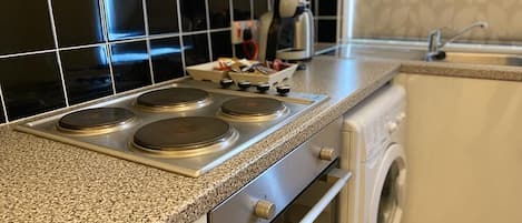 Departamento económico, 2 habitaciones | Cocina privada | Tetera eléctrica