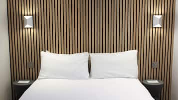 Basic Double Room, 1 Double Bed | Minibar, iron/ironing board, free WiFi, bed sheets