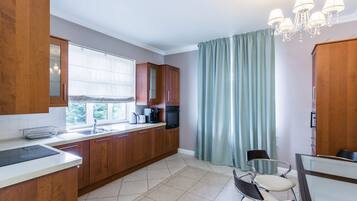 Ferienhaus, 6 Schlafzimmer | Eigene Küche | Großer Kühlschrank, Mikrowelle, Ofen, Herdplatte