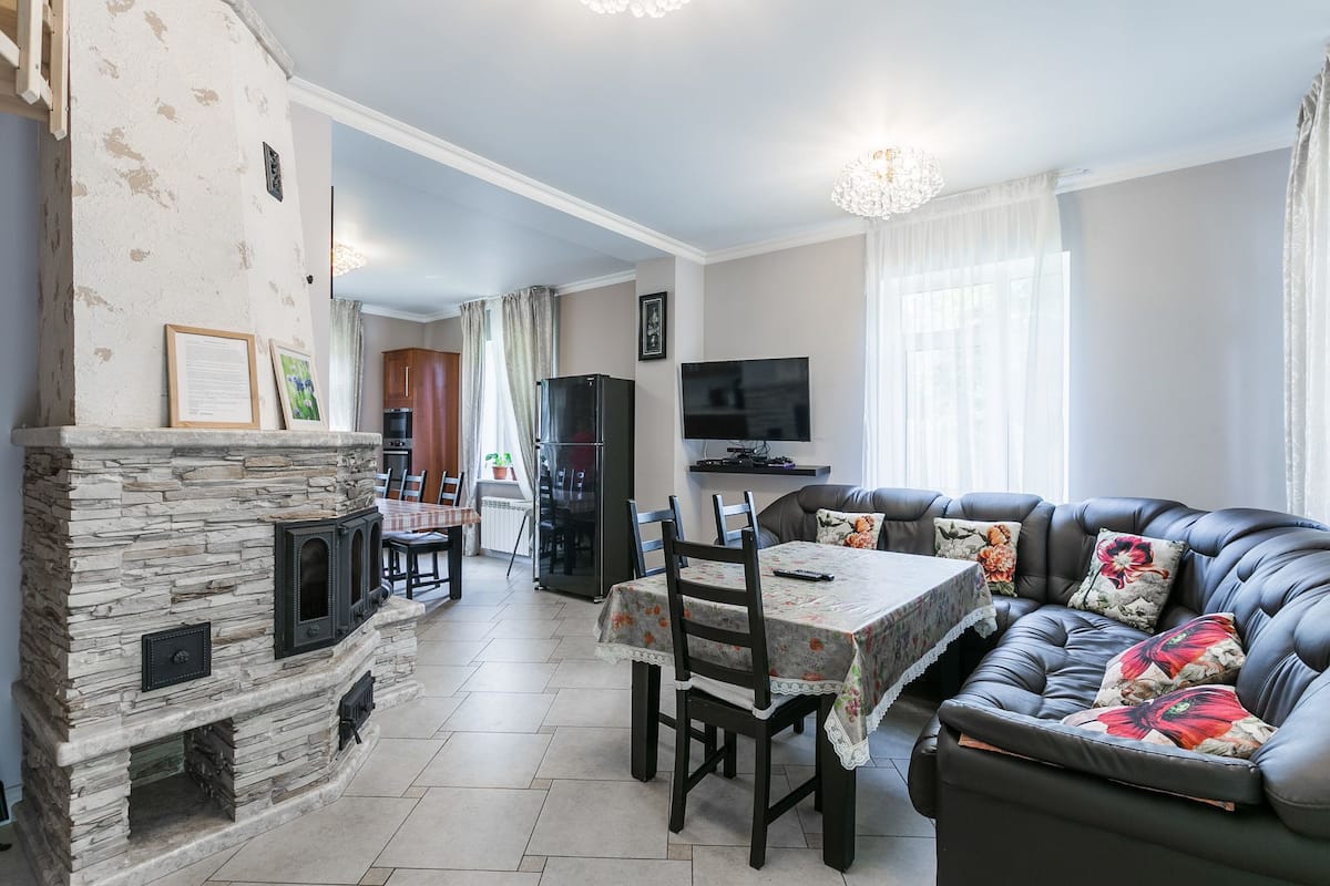 Cottage, 5 kamar tidur | Ruang keluarga | TV layar datar
