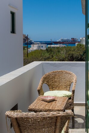 Apartment, 1 Bedroom, Partial Sea View | Bed sheets - Villa Areto (Sifnos)