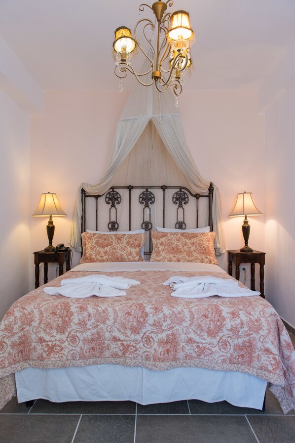 Apartment, 1 Bedroom, Partial Sea View | Bed sheets - Villa Areto (Sifnos)