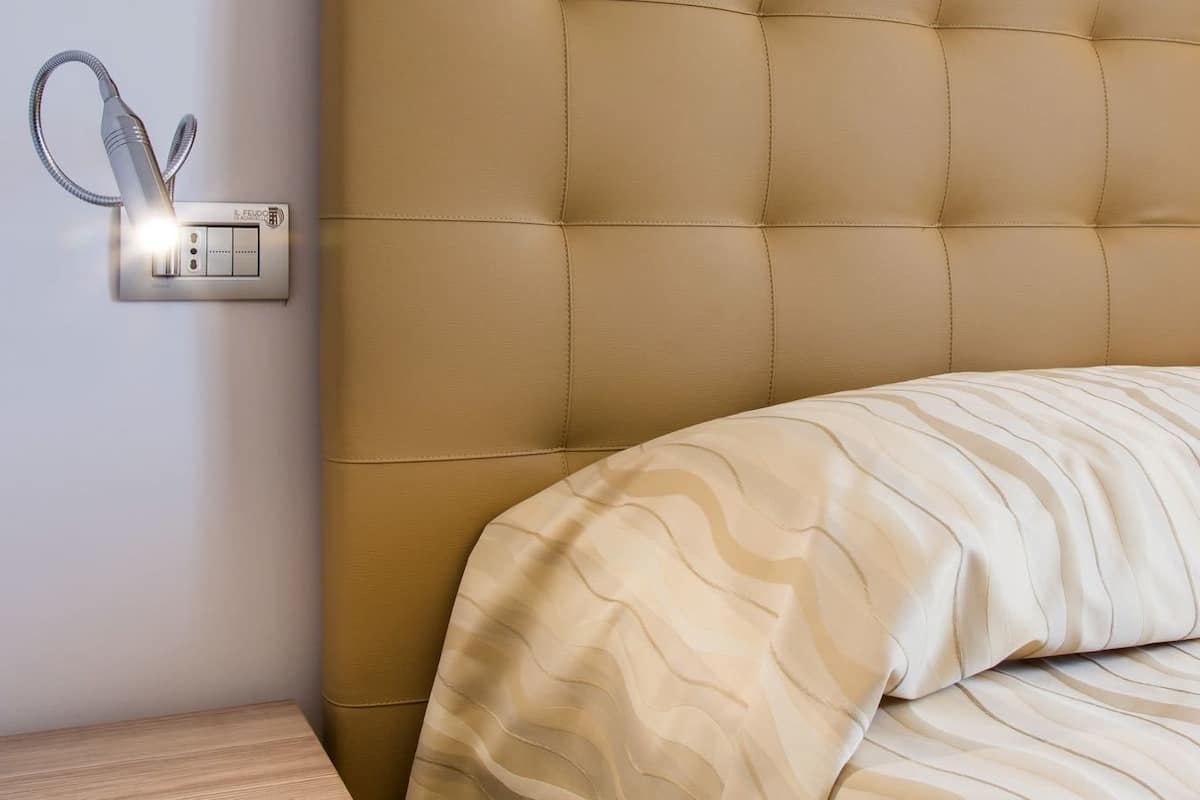 Minibar, safe på rommet, skrivebord og blendingsgardiner