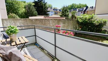 Comfort-Apartment, eigenes Bad | Blick vom Balkon