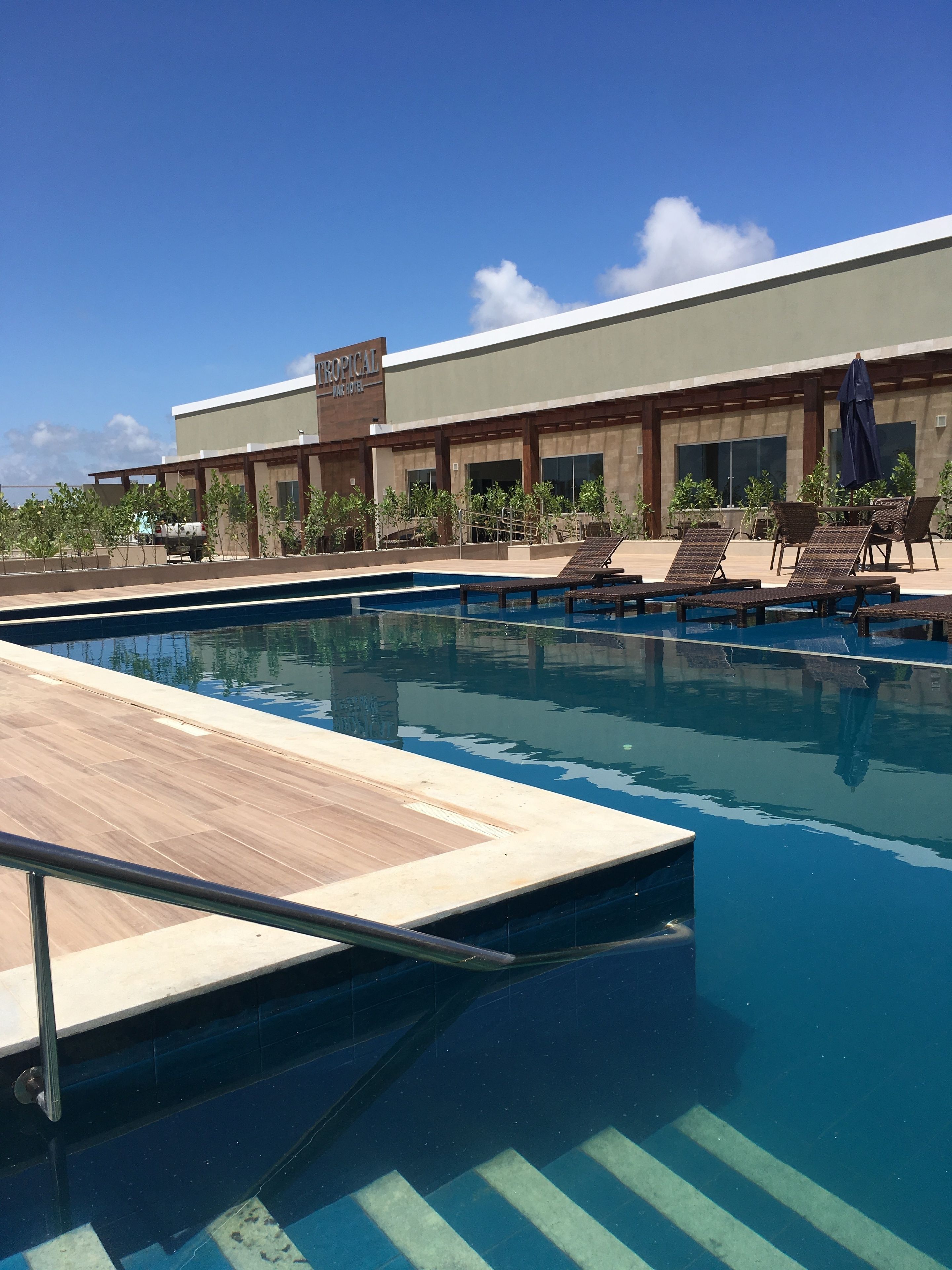 Piscina a l&#x27;aire lliure (horari: 08:00-20:00), para-sols i gandules 