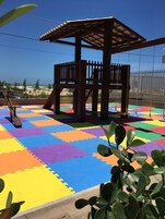 Zona de juegos infantil al aire libre