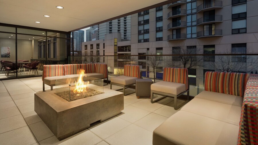 Home2 Suites by Hilton Chicago River North