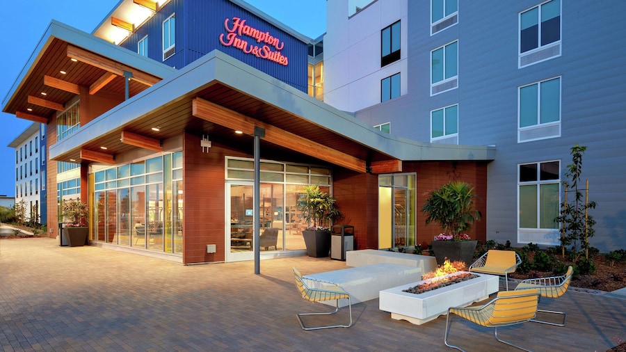 Hampton Inn & Suites San Diego Airport Liberty Station