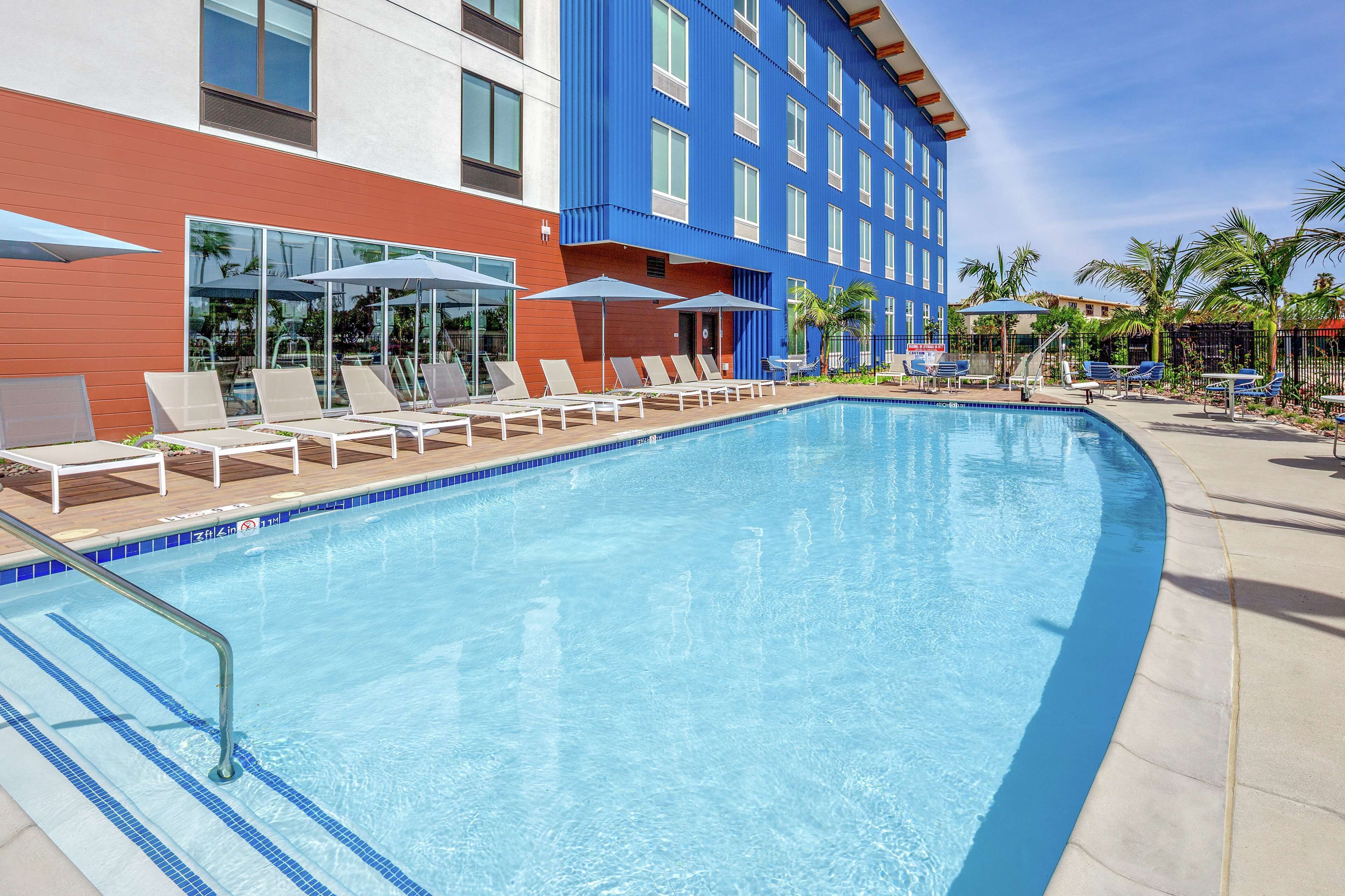 outdoor pool, a heated pool, open 6:00 am to 10:00 pm, pool loungers