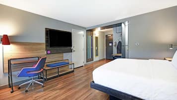 Room, 1 King Bed, Accessible (Hearing, Roll-in Shower) | Cribs/infant beds, free WiFi, bed sheets, wheelchair access