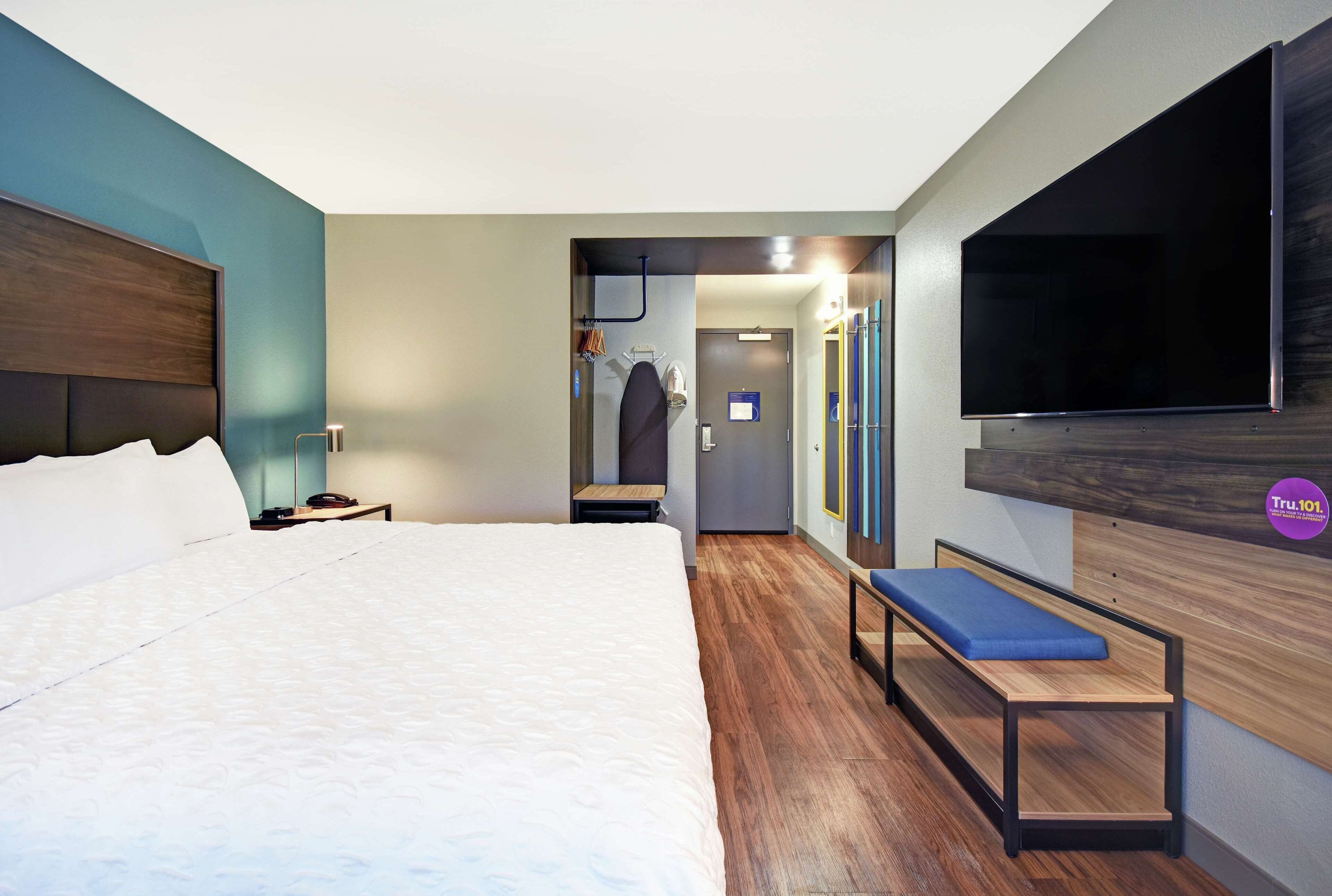 room, 1 king bed | cots/infant beds, free wifi, bed sheets, wheelchair access