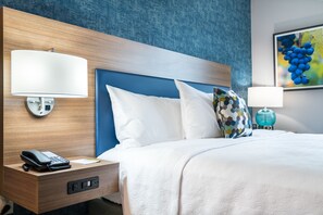 In-room safe, desk, laptop workspace, blackout curtains - Home2 Suites by Hilton Temecula (Temecula)